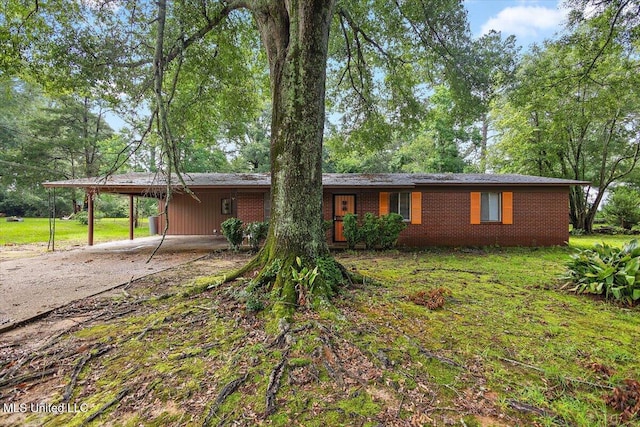 308 Asbury Dr, Hazlehurst, MS 39083 - single story home featuring a carport, driveway, a front yard, and brick siding