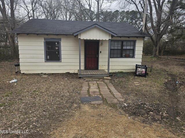 219 W St, Batesville, MS 38606 - view of bungalow