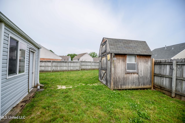 796 Steward Ln, Southaven, MS 38671 - view of yard featuring a storage shed and an outbuilding