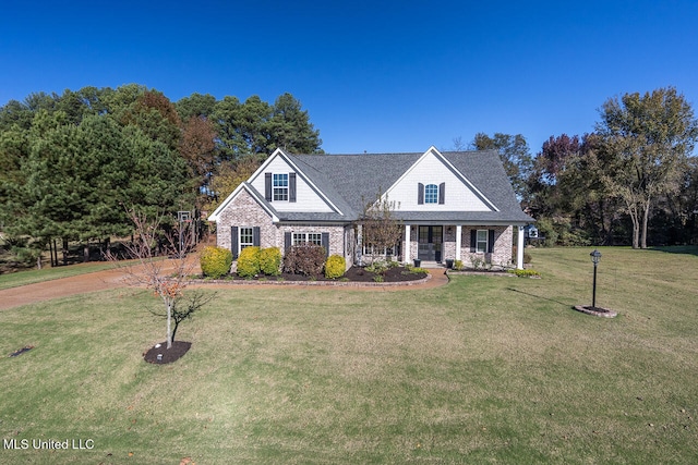 view of front of home featuring a front lawn