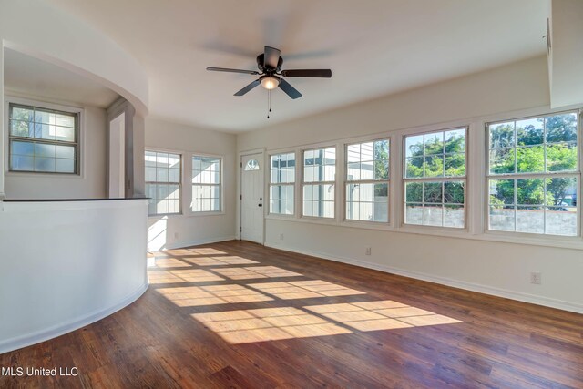 unfurnished room with dark wood-type flooring and ceiling fan