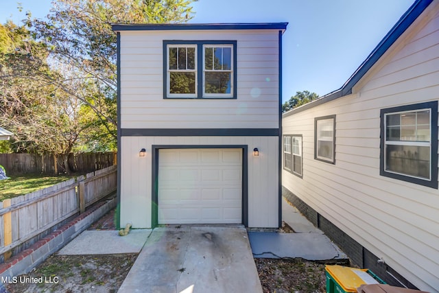 258 Porter Ave, Biloxi, MS 39530 - garage with fence