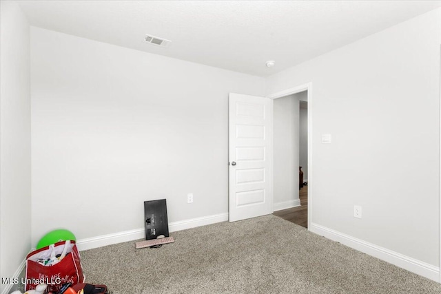 spare room featuring visible vents, carpet flooring, and baseboards