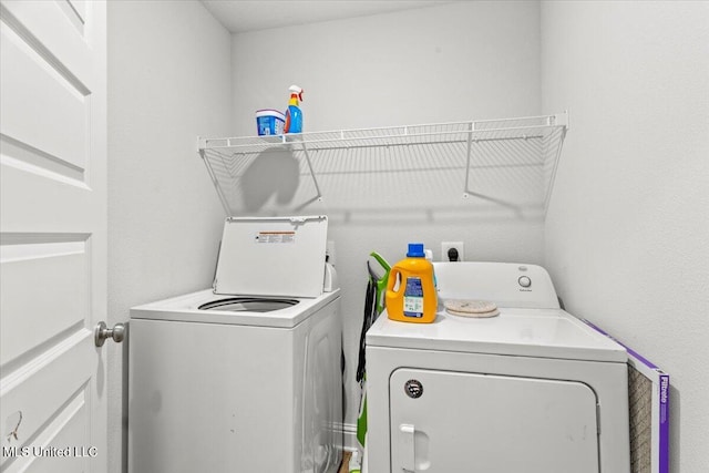 washroom featuring laundry area and independent washer and dryer