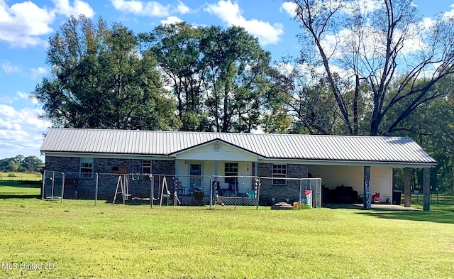 single story home with a front lawn