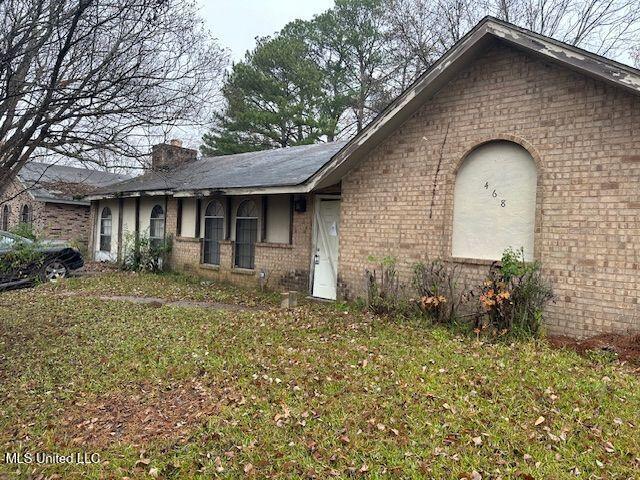 ranch-style house with a front yard