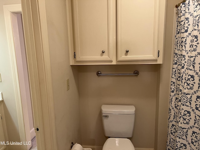 420 Fox Bay Dr, Brandon, MS 39047 - bathroom featuring toilet and a shower with curtain