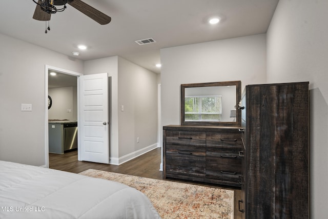 bedroom with ceiling fan, recessed lighting, wood finished floors, visible vents, and baseboards