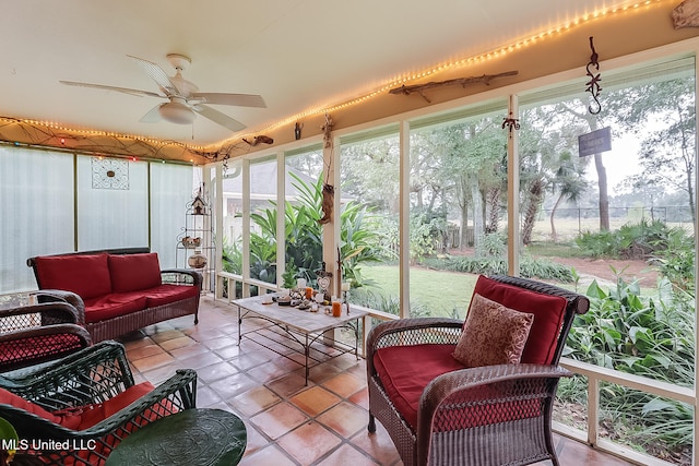 sunroom with ceiling fan