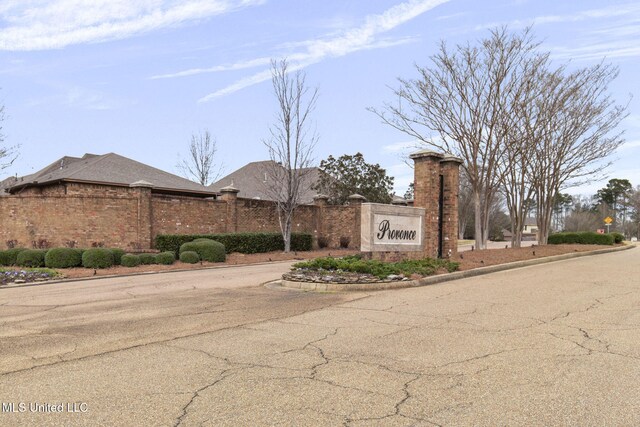 view of community / neighborhood sign