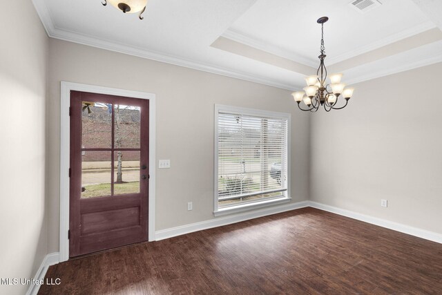 foyer featuring a notable chandelier, visible vents, baseboards, dark wood-style floors, and a raised ceiling