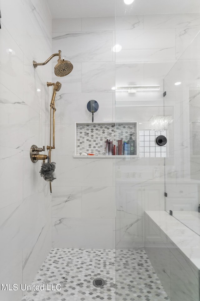 bathroom featuring a tile shower