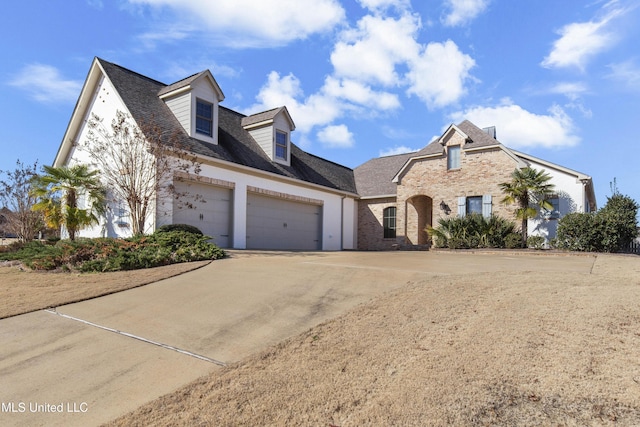 view of front facade featuring a garage