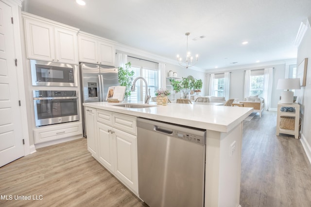 12105 Creole Way, Gulfport, MS 39503 - kitchen featuring stainless steel appliances, a sink, light wood-style floors, an island with sink, and recessed lighting