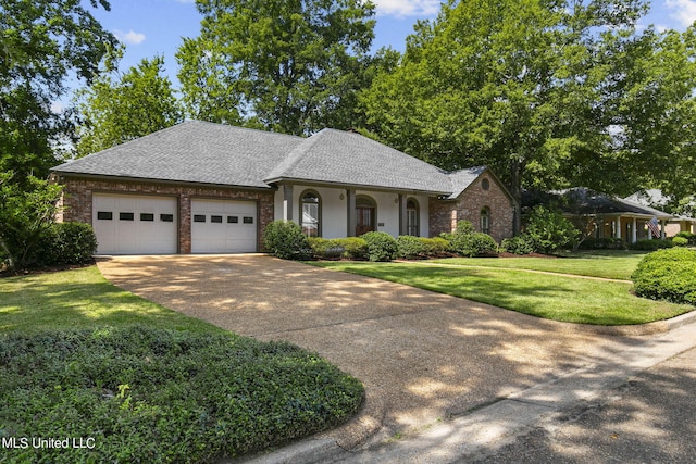 view of front of property featuring a front lawn and a garage