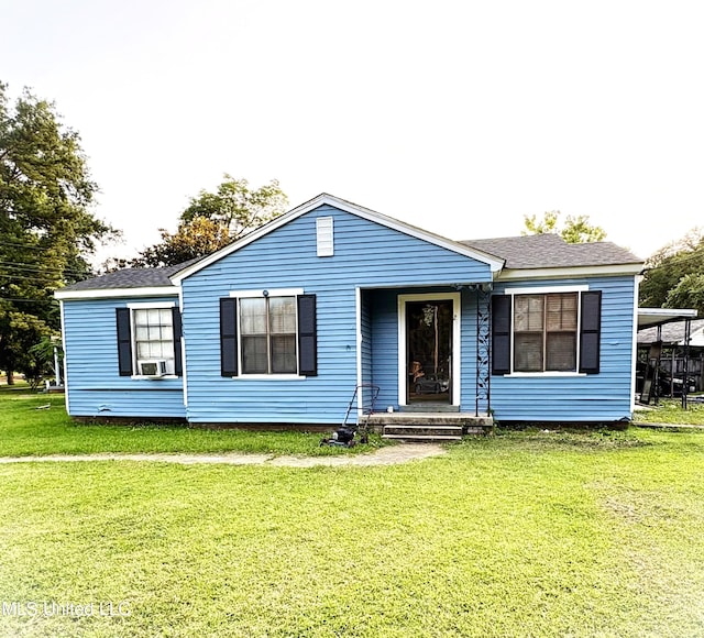 2 Oakwood Ln, Natchez, MS 39120 - view of front of house featuring a front lawn and cooling unit