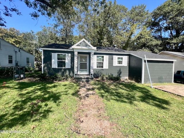 ranch-style house featuring a front yard