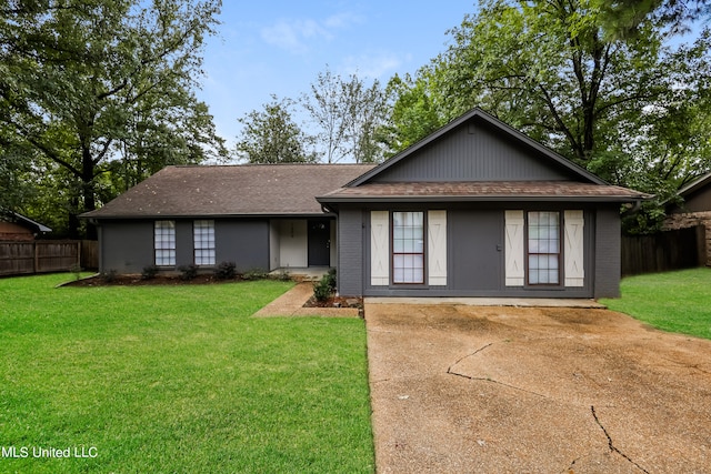 view of front of property with a front lawn