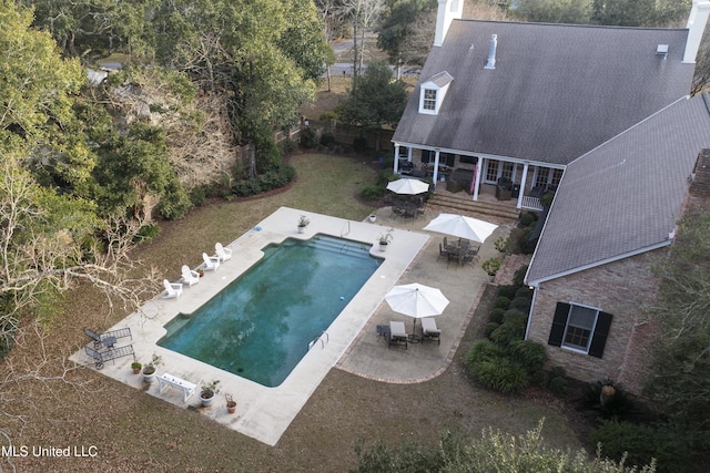 view of swimming pool featuring a patio area and a lawn