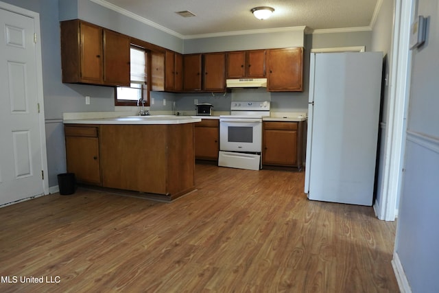 kitchen with sink, ornamental molding, white appliances, a textured ceiling, and light wood-type flooring