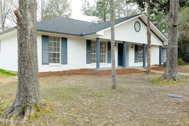 single story home with covered porch