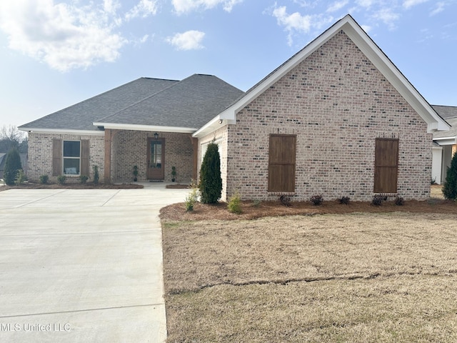 view of front facade with a garage