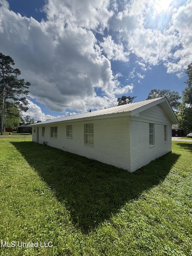 230 Greenbriar Cir, Holly Springs, MS 38635 - rear view of house featuring brick siding and a yard
