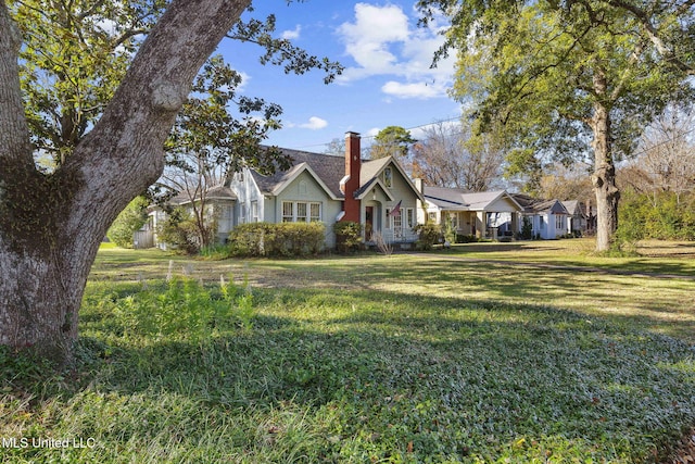 single story home featuring a front yard