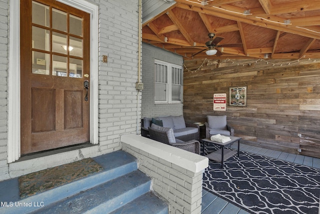 property entrance featuring ceiling fan