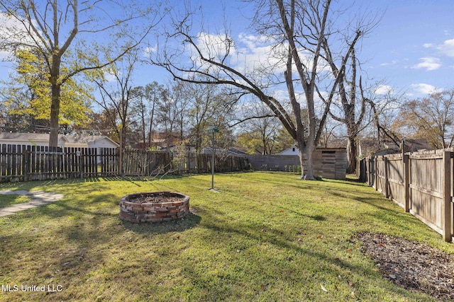 view of yard featuring a fire pit