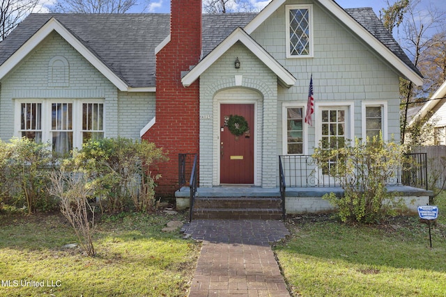 view of front of house with a front yard