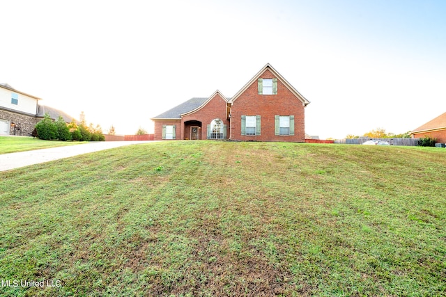 view of front facade with a front lawn