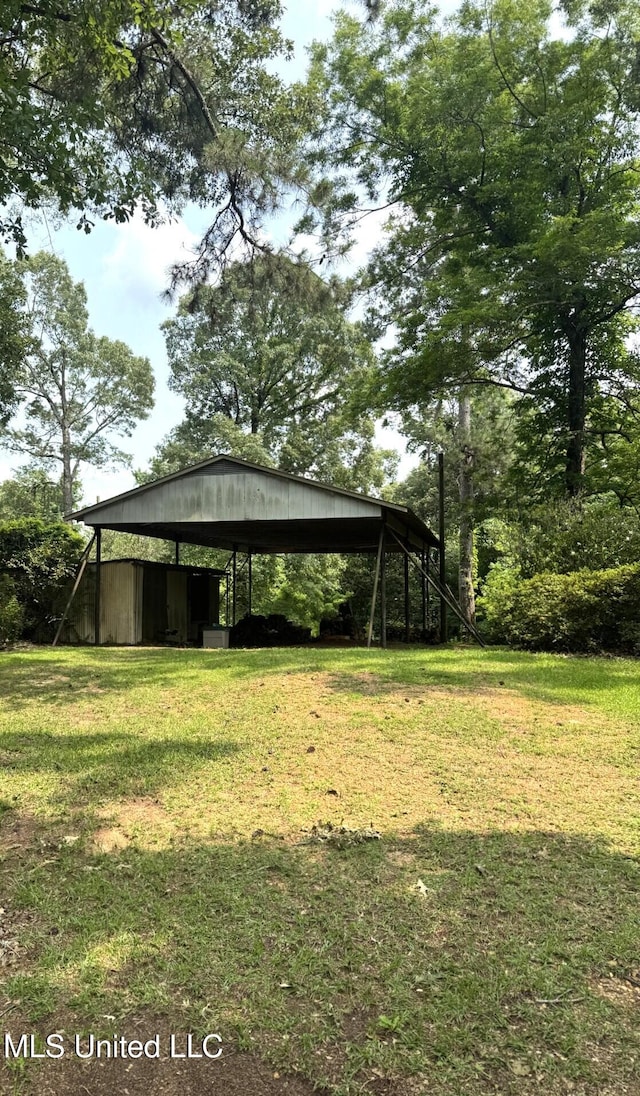 25 Cloverdale Rd, Natchez, MS 39120 - view of green lawn featuring a carport and an outbuilding