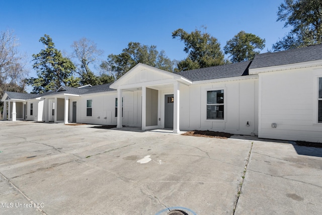 416 Westbury Glen Ln, Gulfport, MS 39507 - view of front of home featuring board and batten siding and roof with shingles