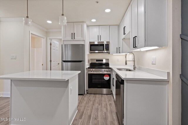 416 Westbury Glen Ln, Gulfport, MS 39507 - kitchen with appliances with stainless steel finishes, a sink, light wood-style floors, white cabinetry, and recessed lighting