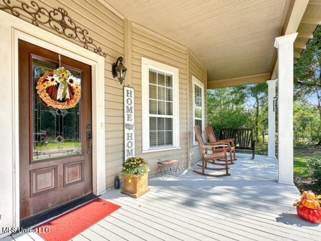 property entrance with covered porch