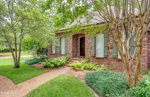 1025 Monet Cv, Brandon, MS 39047 - view of front facade with brick siding, a front lawn, and roof with shingles