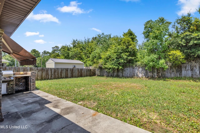 709 Champagne Dr, Biloxi, MS 39532 - fenced backyard featuring area for grilling and a patio area
