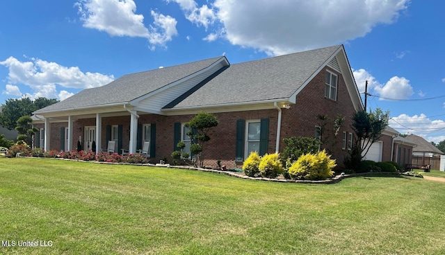 view of front facade featuring a front yard