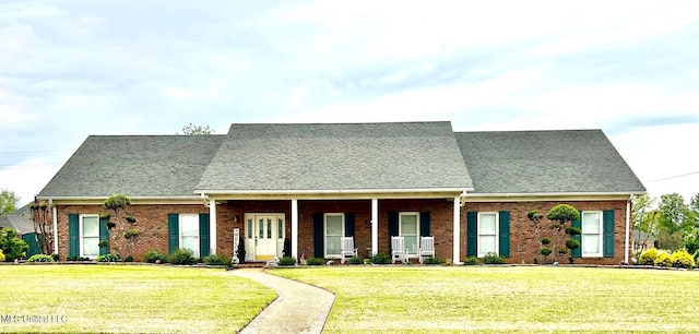 view of front of home with covered porch and a front lawn