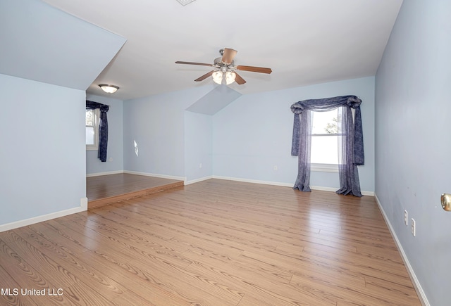 unfurnished room featuring light wood-style flooring, baseboards, and ceiling fan