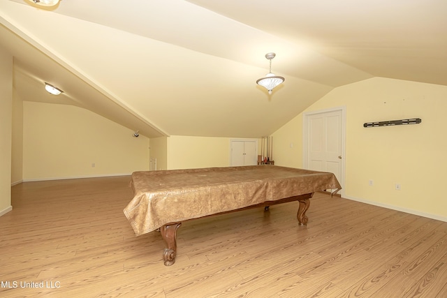 rec room featuring lofted ceiling, light wood finished floors, billiards, and baseboards