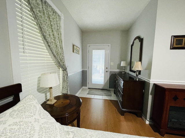 6324 Country Ln, Moss Point, MS 39562 - entryway featuring light wood-style flooring and baseboards