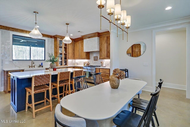 dining room featuring crown molding, recessed lighting, an inviting chandelier, concrete flooring, and baseboards