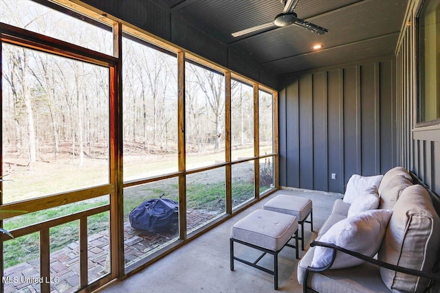 sunroom / solarium with a ceiling fan