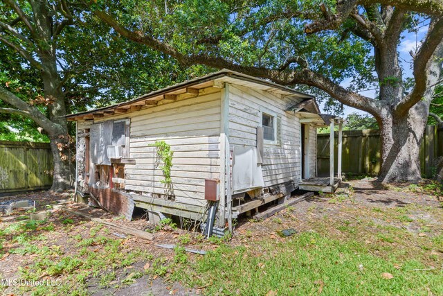 3902 Pascagoula St, Pascagoula, MS 39567 - view of outbuilding with a fenced backyard