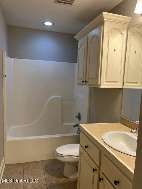 104 Blackstone Cir, Brandon, MS 39047 - full bathroom featuring tile patterned floors, vanity, shower / washtub combination, and recessed lighting