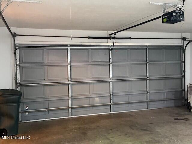 104 Blackstone Cir, Brandon, MS 39047 - garage featuring a garage door opener