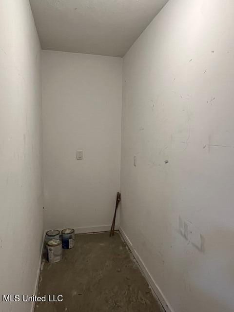 104 Blackstone Cir, Brandon, MS 39047 - washroom with baseboards