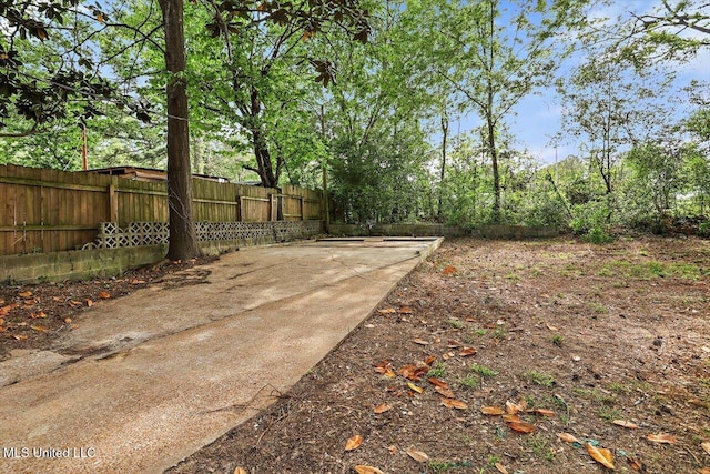 4560 Meadowridge Dr, Jackson, MS 39206 - view of yard with fence